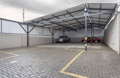Reboucas Apartment | Flat completo com garagem, 2 camas de casal, perto do Centro e Jd Bot, PUC