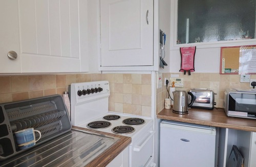 West Bay Cottage | FLAT F BAY HOUSE, family friendly, with a garden in West Bay