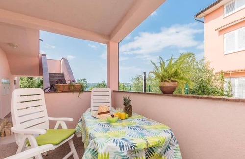 Klimno Apartment | Flat "Fenix" mit Terrasse
