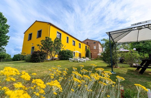 Cessapalombo Apartment | Flat 'Ginestra' with shared pool
