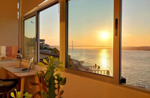 Cacilhas Apartment | Flat in Cacilhas – Lisbon Stunning River Views