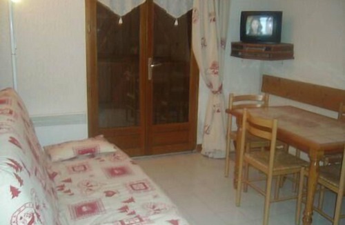 Saint-Sorlin-d'Arves Apartment | Flat in chalet