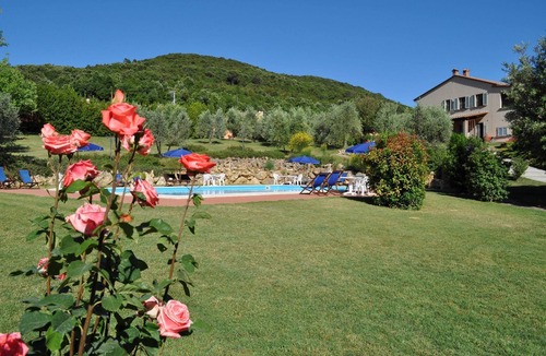 Iano Apartment | Flat in Iano,covered terrace, A/C, village walking distance,Wi-Fi,pool, sleeps 8