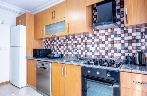 Maltepe Apartment | Flat in Maltepe with Balcony near Shopping Malls