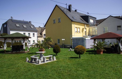 Trittenheim Apartment | Flat in Trittenheim with large garden
