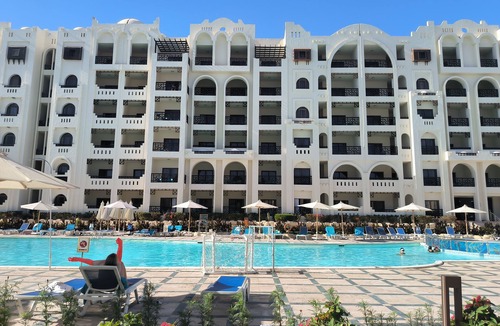 Sahl Hasheeh Apartment | Flat inside the hotel with heated pool and WiFi