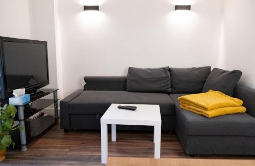 Ashton-under-Lyne Apartment | Flat near Peak District