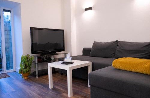 Ashton-under-Lyne Apartment | Flat near Peak District