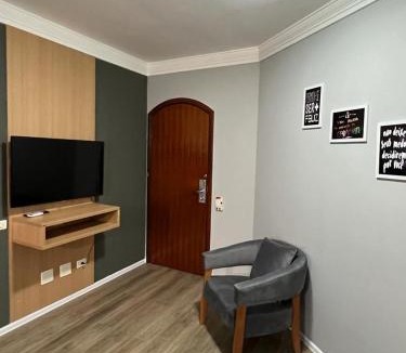 Gonzaga Apartment | FLAT no Gonzaga com estacionamento incluso