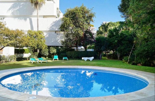 Golden Mile Apartment | Flat on the Beach!