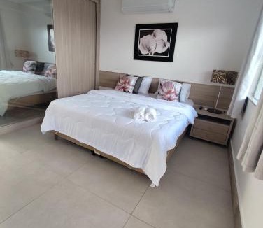 Passagem Apartment | Flat Requinte 2 quartos 400 metros da PRAIA DO FORTE a 150 m da travessia para ILHA DO JAPONÊS dentro do Polo Gastronômico da Passagem Cabo Frio