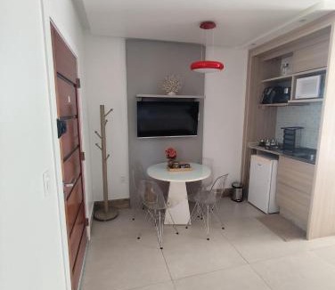 Passagem Apartment | Flat Requinte 2 quartos 400 metros da PRAIA DO FORTE a 150 m da travessia para ILHA DO JAPONÊS dentro do Polo Gastronômico da Passagem Cabo Frio
