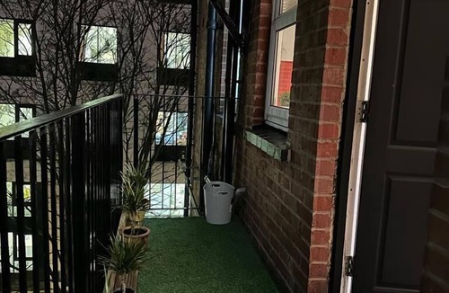 Edgbaston Apartment | Flat Sleeps 2 with Jacuzzi and Parking