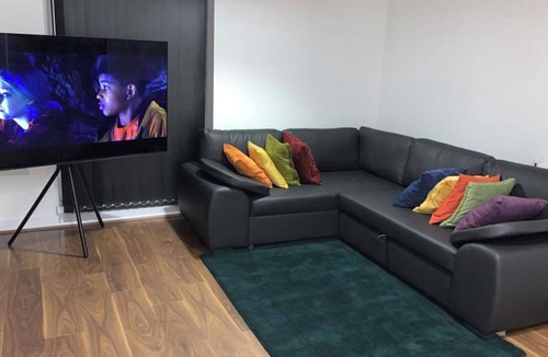 West Thurrock Apartment | Flat-Sleeps 4 & Direct links to Central London