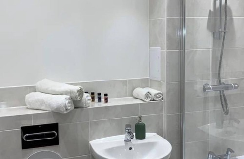 West Thurrock Apartment | Flat-Sleeps 4 & Direct links to Central London