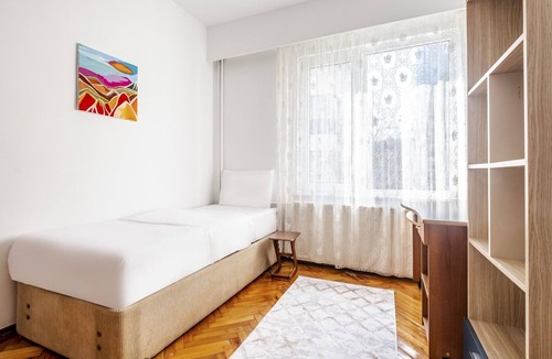 Besiktas Apartment | Flat w Balcony 3 min to Zorlu Center and Metro