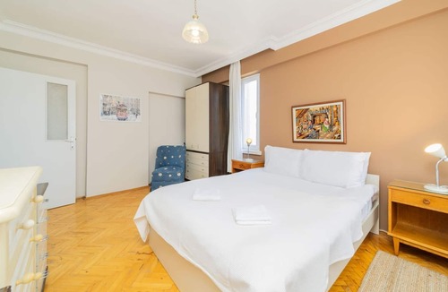 Guzeloba Mahallesi Apartment | Flat w Balcony Fireplace 5 min to Beach in Antalya