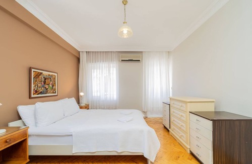 Guzeloba Mahallesi Apartment | Flat w Balcony Fireplace 5 min to Beach in Antalya