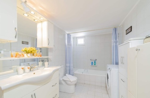 Guzeloba Mahallesi Apartment | Flat w Balcony Fireplace 5 min to Beach in Antalya