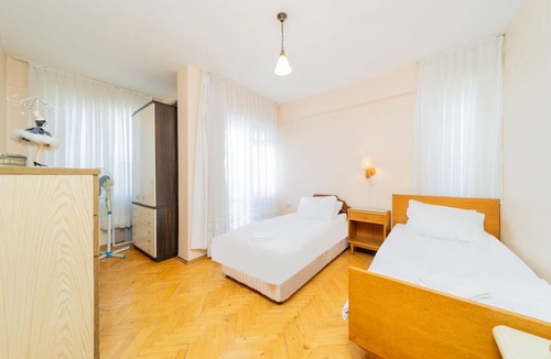 Guzeloba Mahallesi Apartment | Flat w Balcony Fireplace 5 min to Beach in Antalya