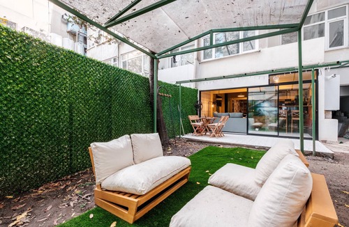 Moda Apartment | Flat w Jacuzzi and Backyard 6 min to Kadikoy Coast