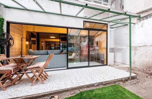 Moda Apartment | Flat w Jacuzzi and Backyard 6 min to Kadikoy Coast