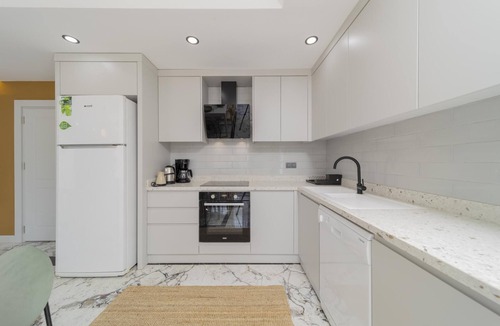 Kadriye Apartment | Flat w Pool and Balcony 10 min to Beach in Serik