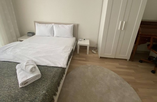 Sancaktepe Apartment | Flat w Pool and Security, 10 min to Rings Mall