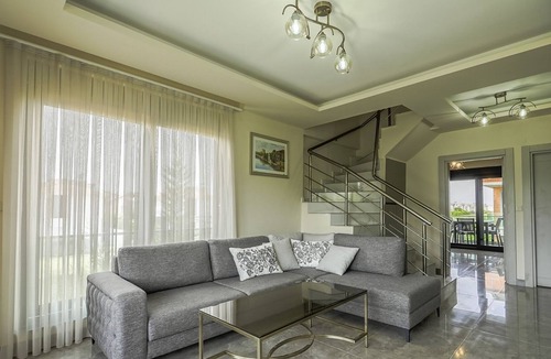 Kadriye Villa | Flat w Shared Pool and Balcony 8 min to Beach