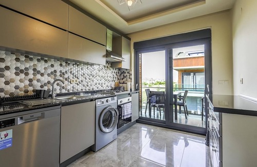 Kadriye Villa | Flat w Shared Pool and Balcony 8 min to Beach