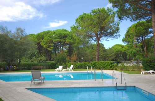 Lignano Pineta Apartment | Flat with balcony and shared pool