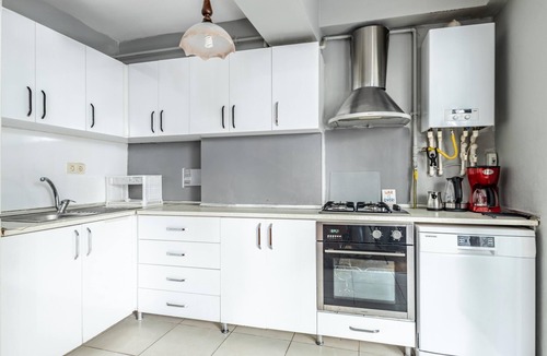 Maltepe Apartment | Flat with Backyard 6 min to Bostanci Show Center