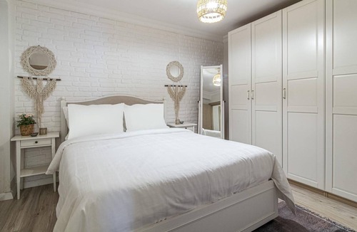Celiktepe Mahallesi Apartment | Flat with Backyard Close to Sapphire Shopping Mall