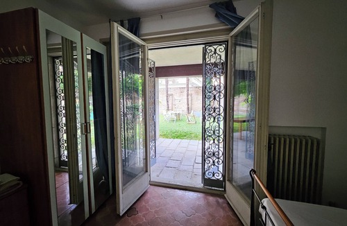 Santa Croce Apartment | Flat with garden and canal view, in Venice Town Center (San Polo neighborhood!)