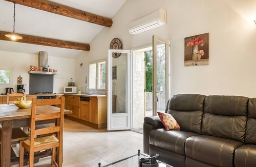 Malaucene Cottage | Flat with private pool in the heart of nature