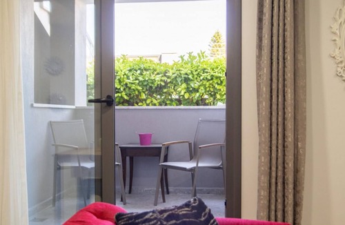 Altınyunus Mahallesi Apartment | Flat with Shared Pool Close to the Beach in Cesme