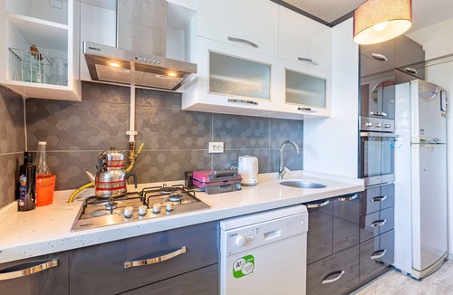 Pendik Apartment | Flat with Shared Pool near Sabiha Gokcen Airport