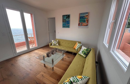 Antheor Apartment | Flat with stunning sea views for 4 people