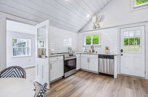 Hammondsport House | FLAT YARD right on the LAKE!