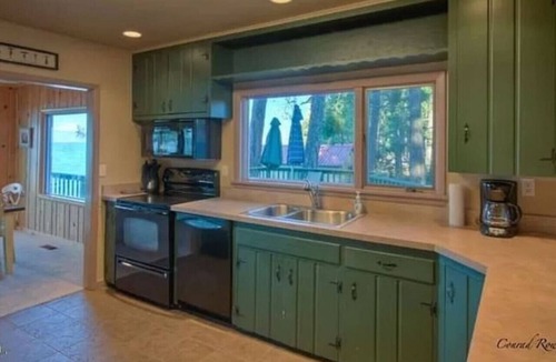 Woods Bay Cabin | Flathead Lake Cabin w/Hot Tub & Close to Bigfork
