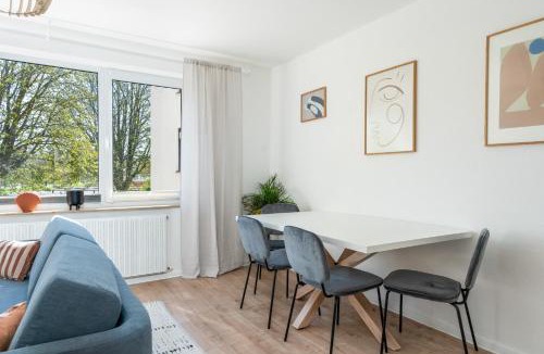 Oststadt/Stadtfeld Apartment | FLATLIGHT - Shiny Apartment - Balcony - Central - Kitchen