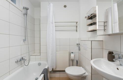 Oststadt/Stadtfeld Apartment | FLATLIGHT - Shiny Apartment - Balcony - Central - Kitchen