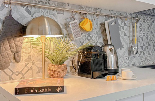 Centro Direzionale Apartment | Flatsharing - Campanini Ivory
