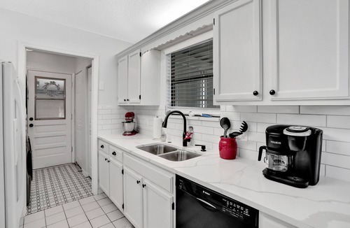 Doctors Inlet House | Fleming Island 4-3 by River wifi&MILS Fenced Beach 45min 1 of 7 local properties