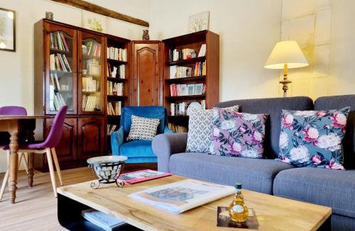 Bouteville House | Fleurs de vigne, gîte charentais au grand coeur