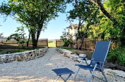 Bouteville House | Fleurs de vigne, gîte charentais au grand coeur