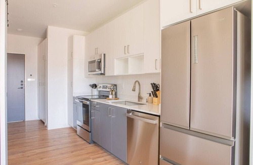 Yankee Hill Apartment | Flexhome East Side 1BR NO4 - Balcony+Pool+Gym