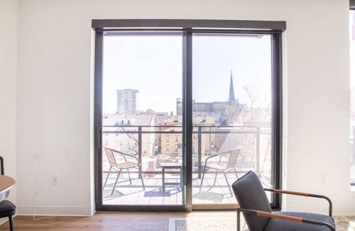 East Town Apartment | Flexhome East Side 1BR NO3 - Balcony+Pool+Gym