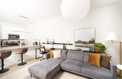 Fifth Ward Apartment | Flexhome Walkers Point 1BR Apt Q2