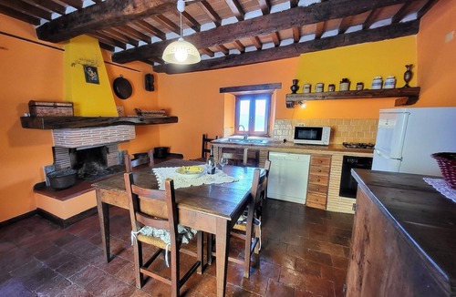 Castelnuovo di Garfagnana Villa | Flexible Group Accommodation with Private Pool & Hot Tub. Beautiful views!